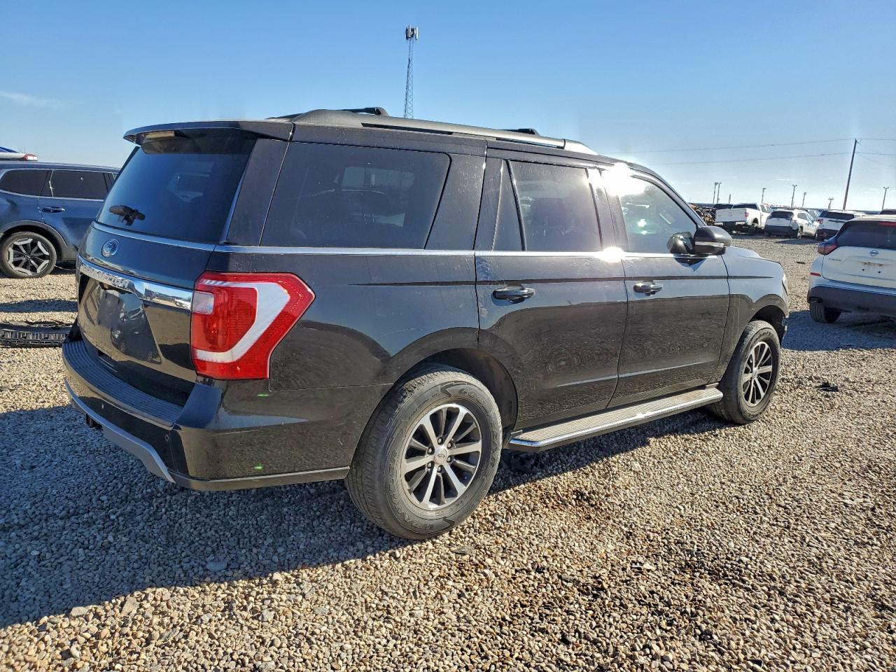 2019 FORD EXPEDITION XLT photo 3
