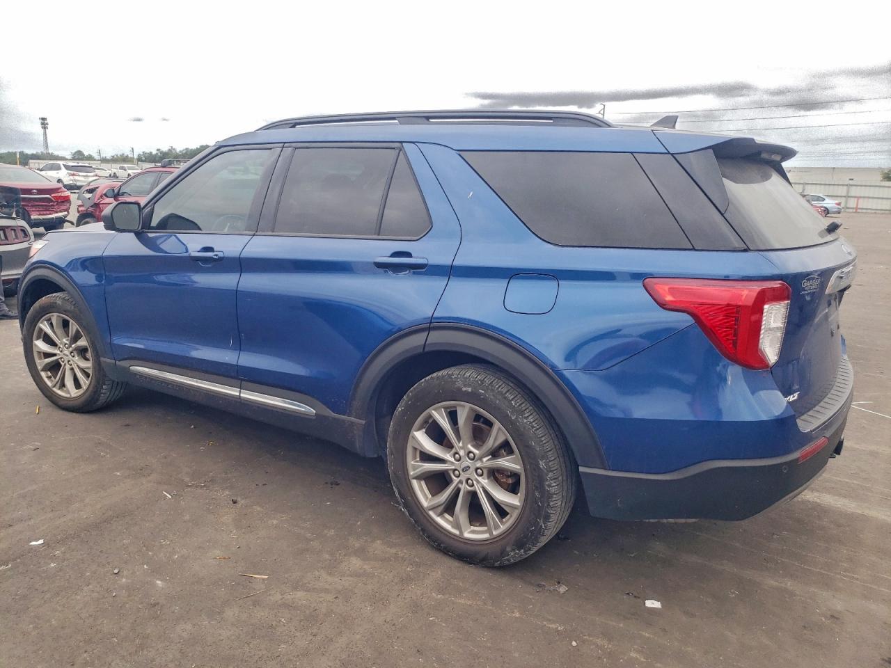 2023 FORD EXPLORER XLT photo 2