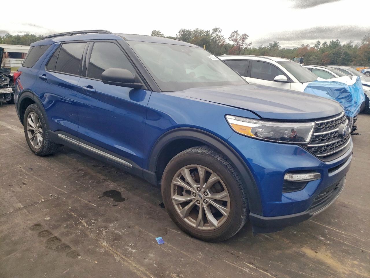 2023 FORD EXPLORER XLT photo 4