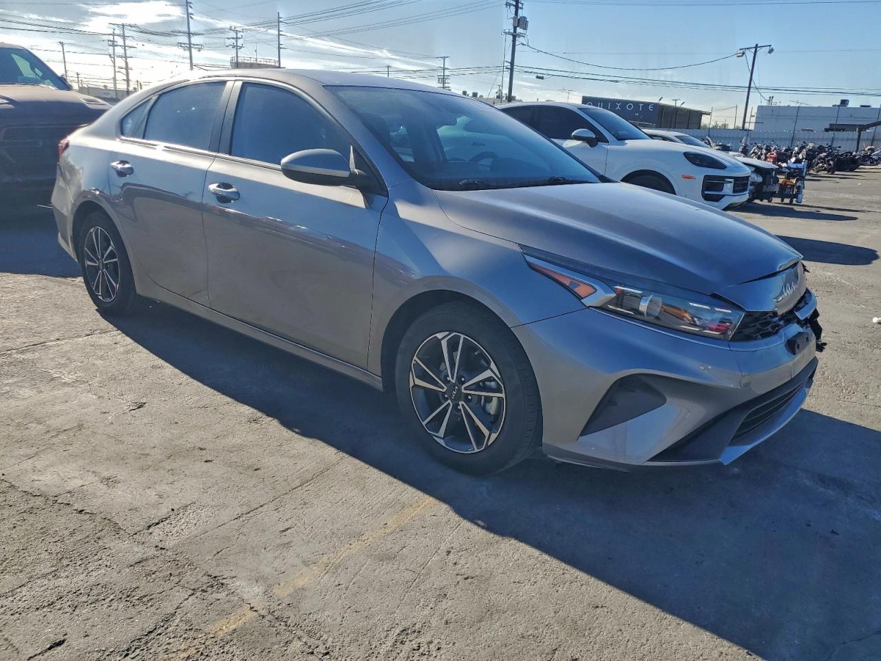 2023 KIA FORTE LX photo 4