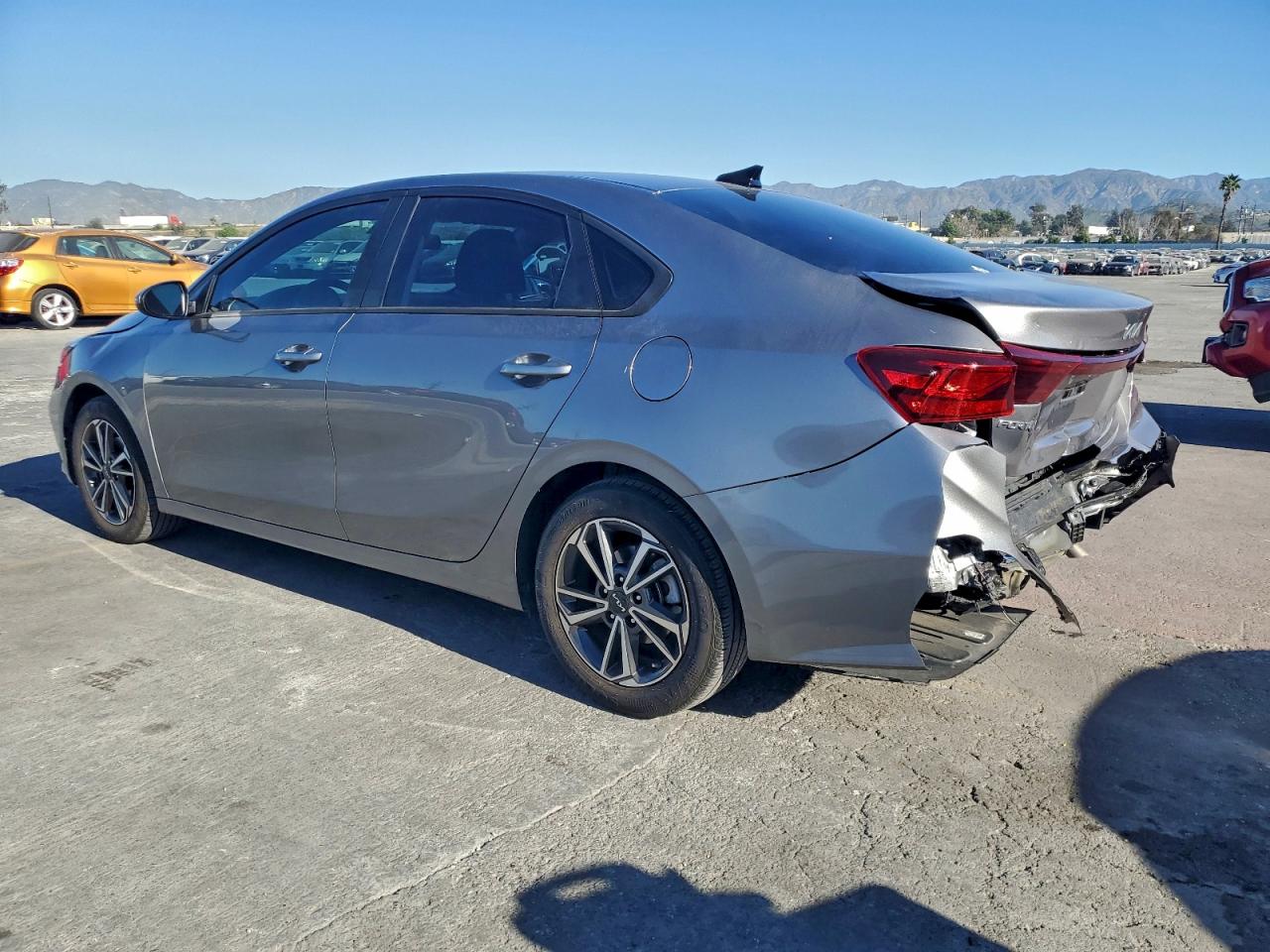 2023 KIA FORTE LX photo 2