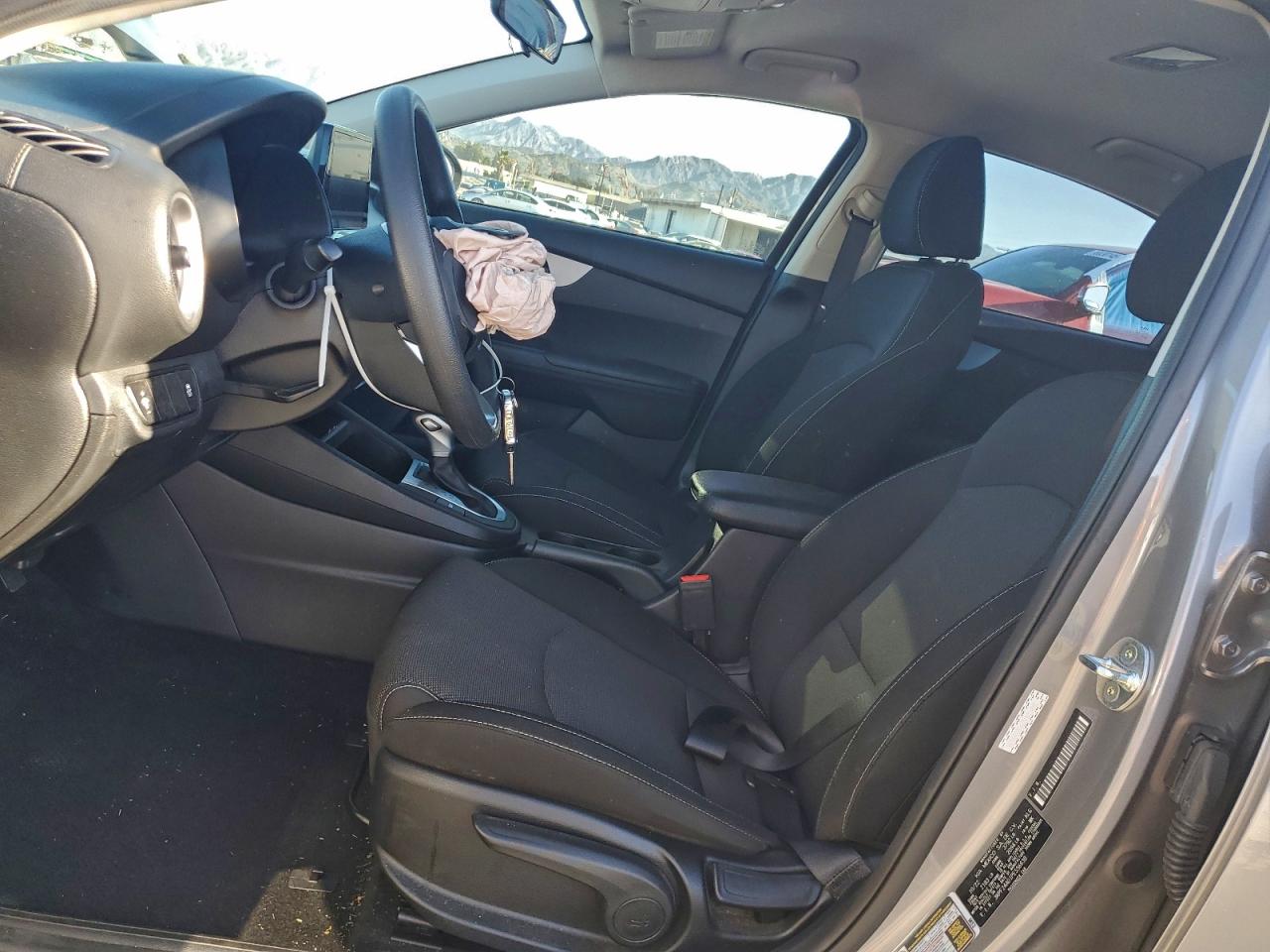 2023 KIA FORTE LX photo 7