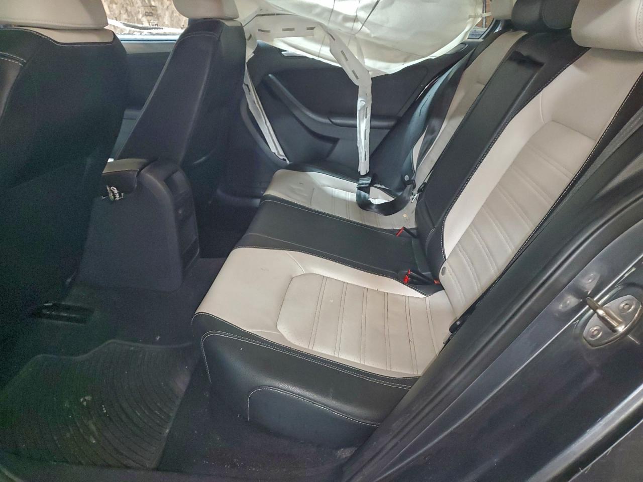 2016 VOLKSWAGEN JETTA SPORT photo 19