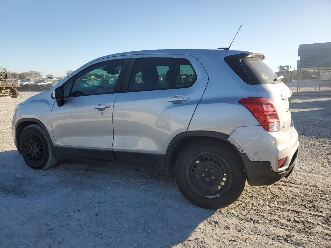 2017 CHEVROLET TRAX LS photo 2
