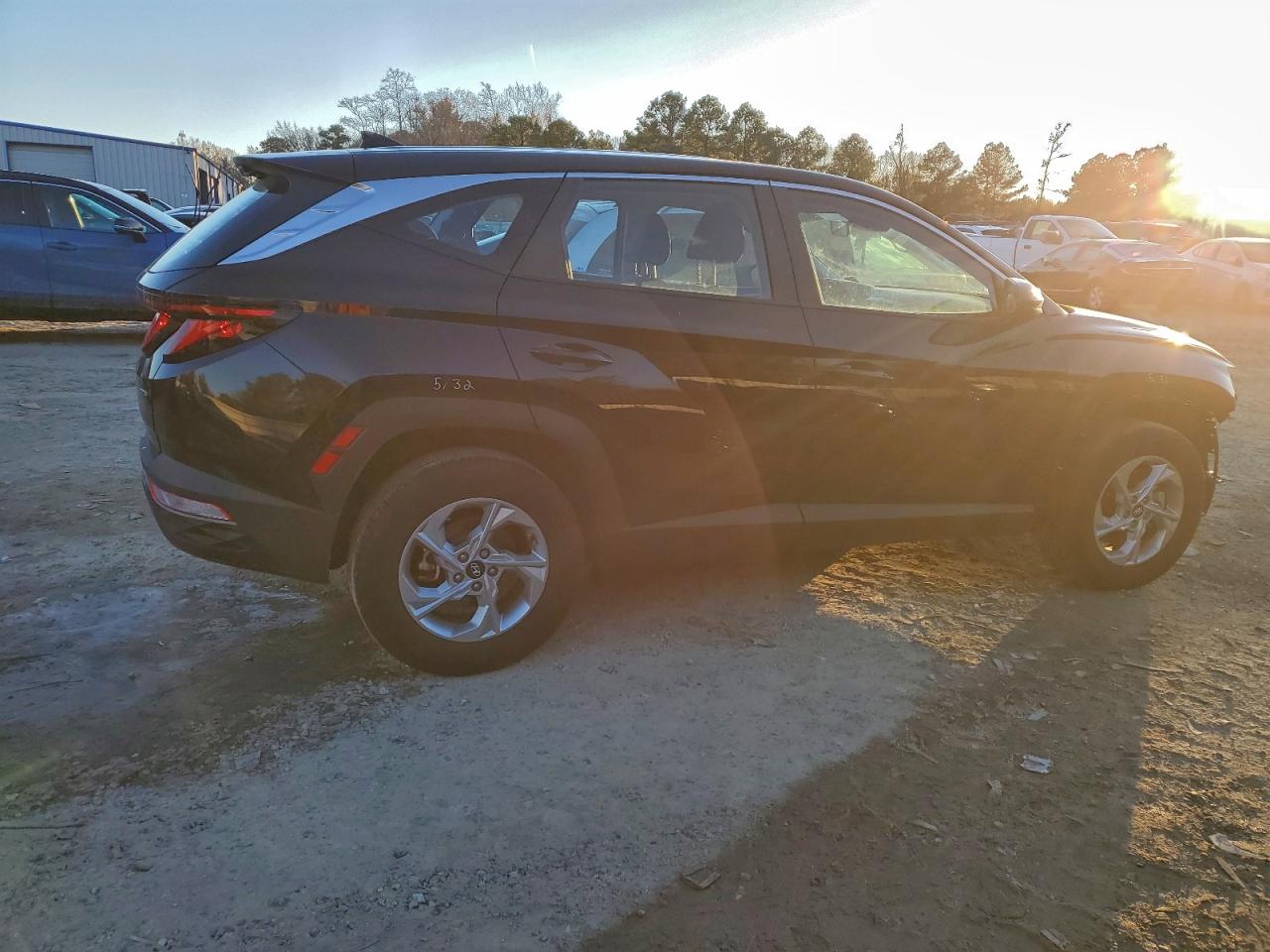 2023 HYUNDAI TUCSON SE photo 3