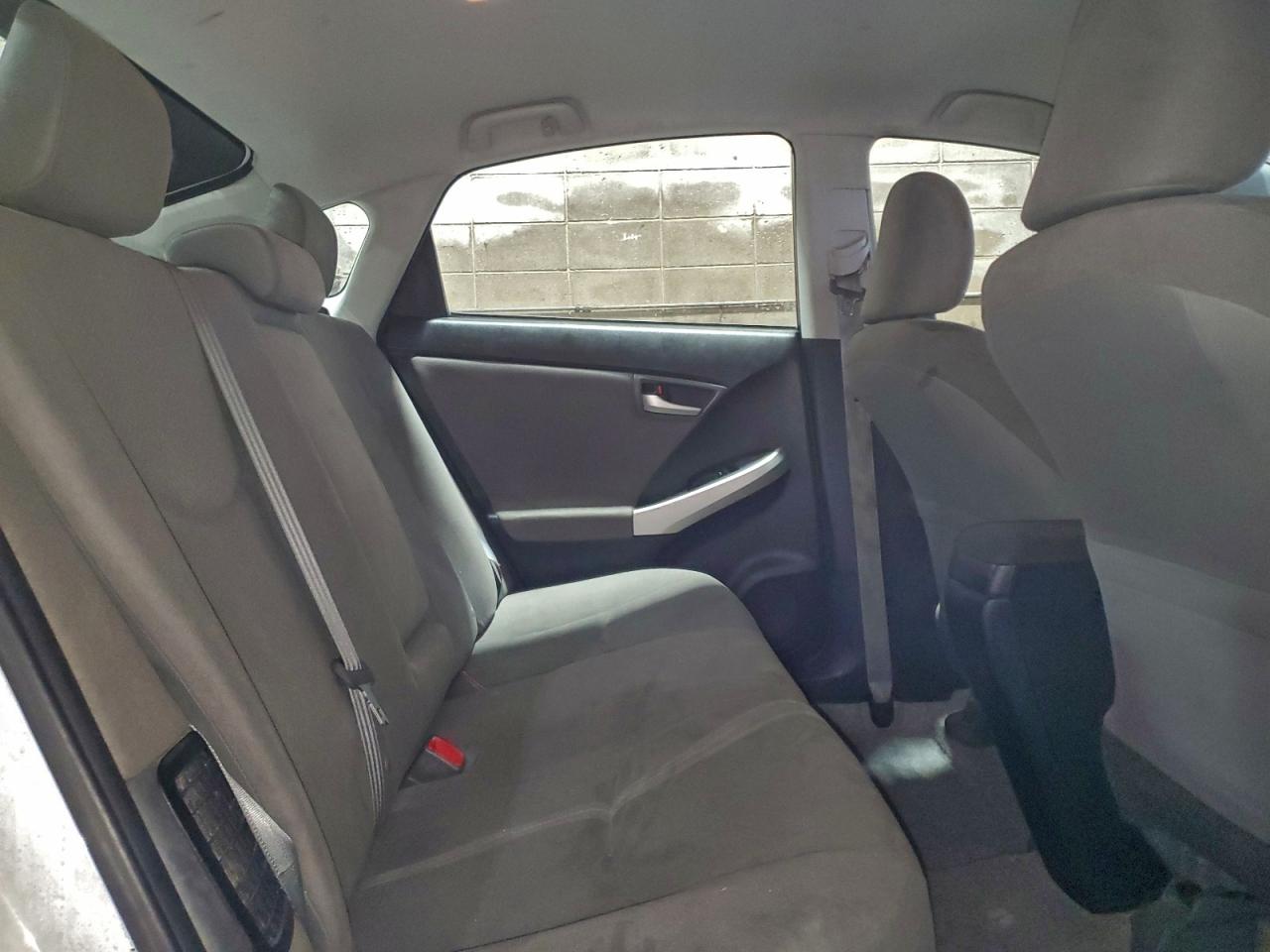 2015 TOYOTA PRIUS photo 10
