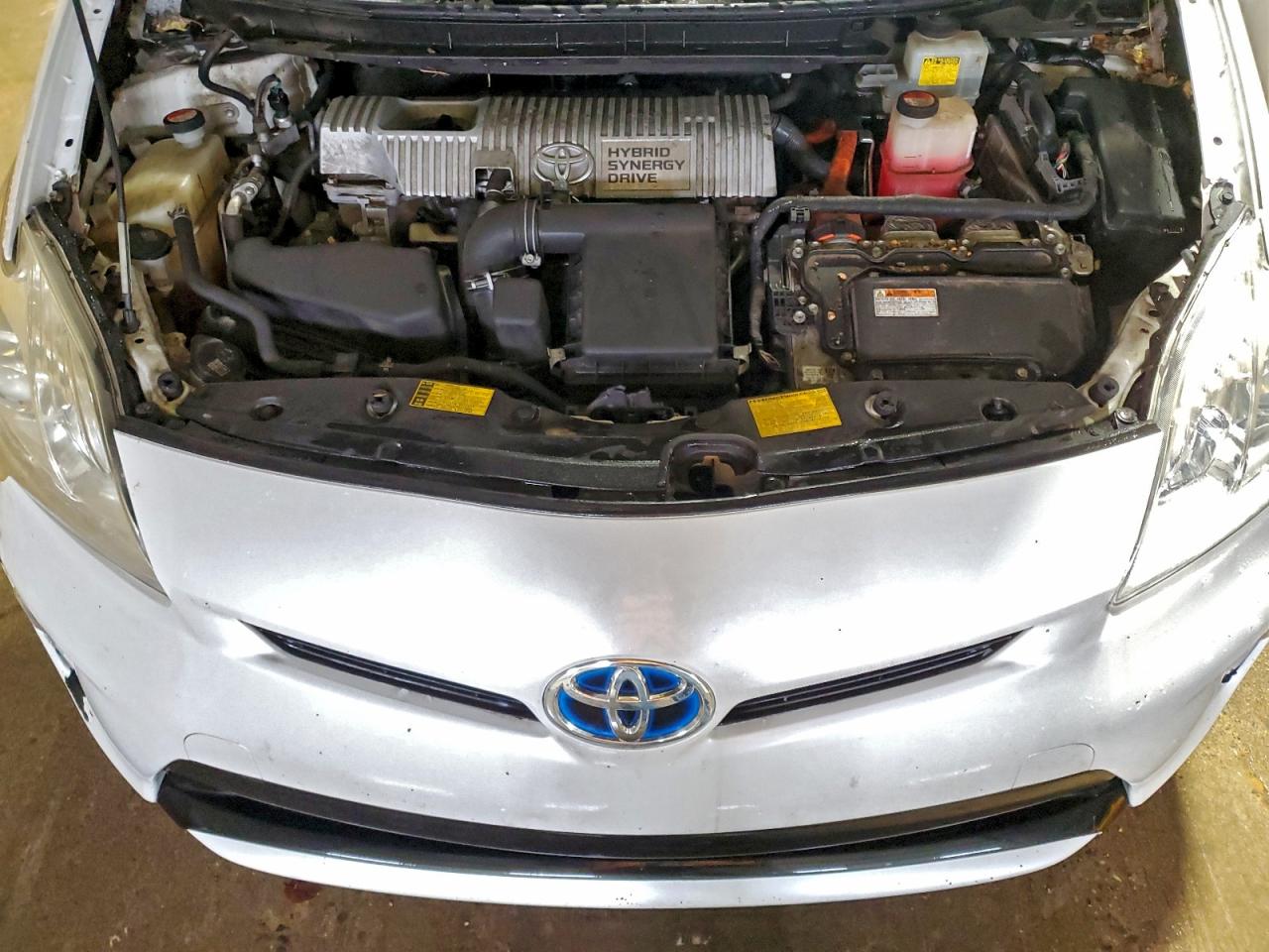 2015 TOYOTA PRIUS photo 11