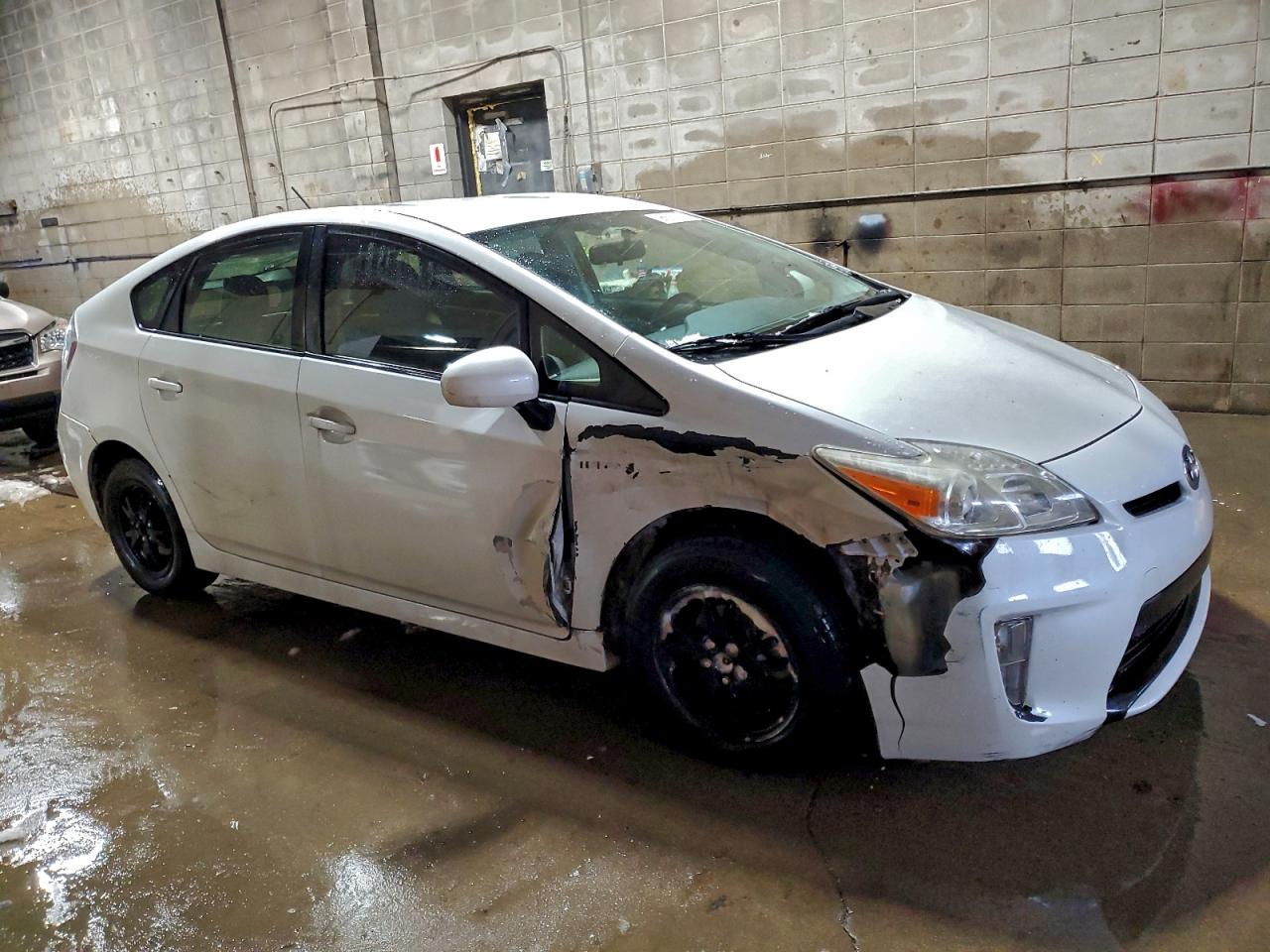 2015 TOYOTA PRIUS photo 4