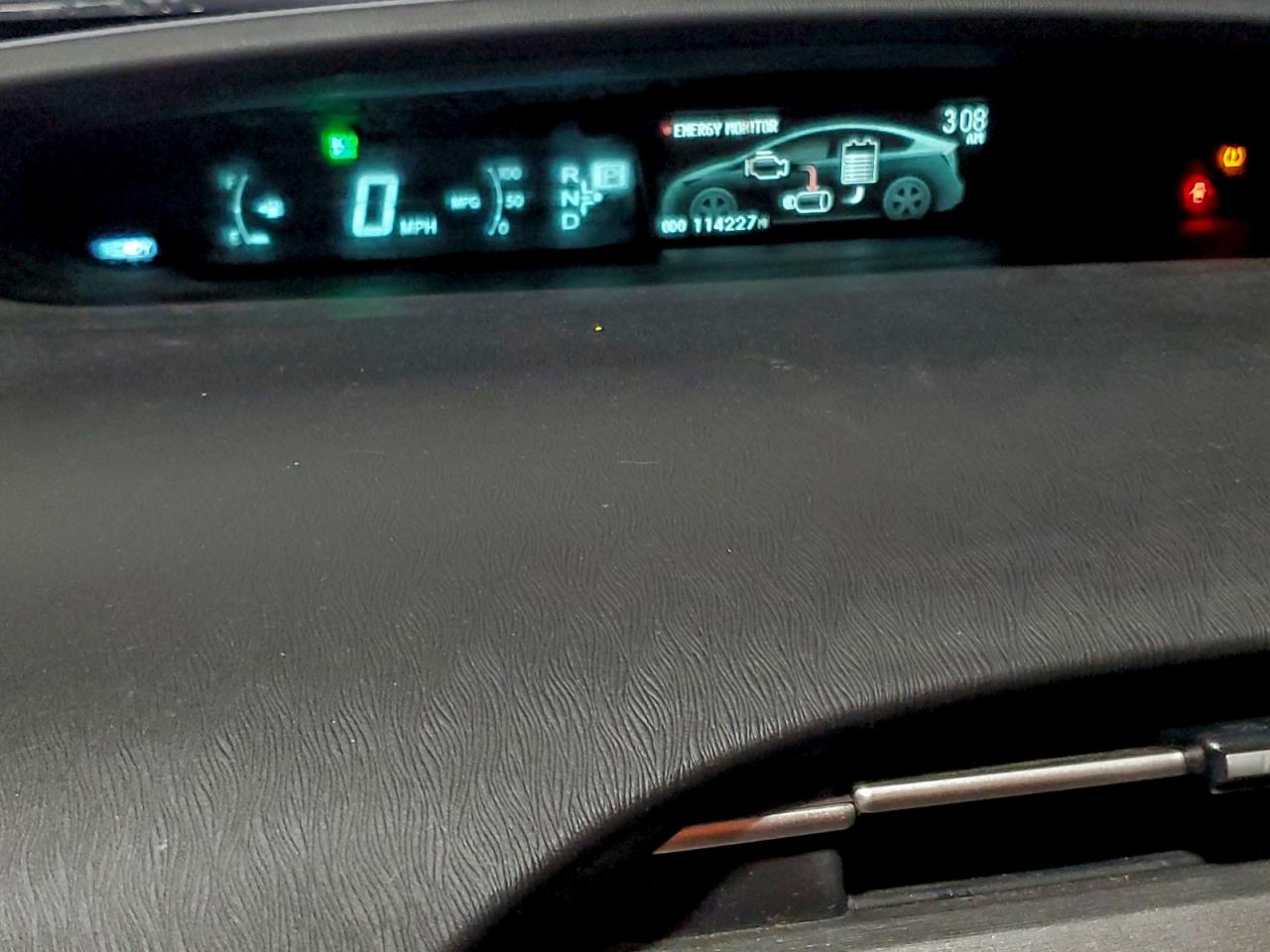 2015 TOYOTA PRIUS photo 9