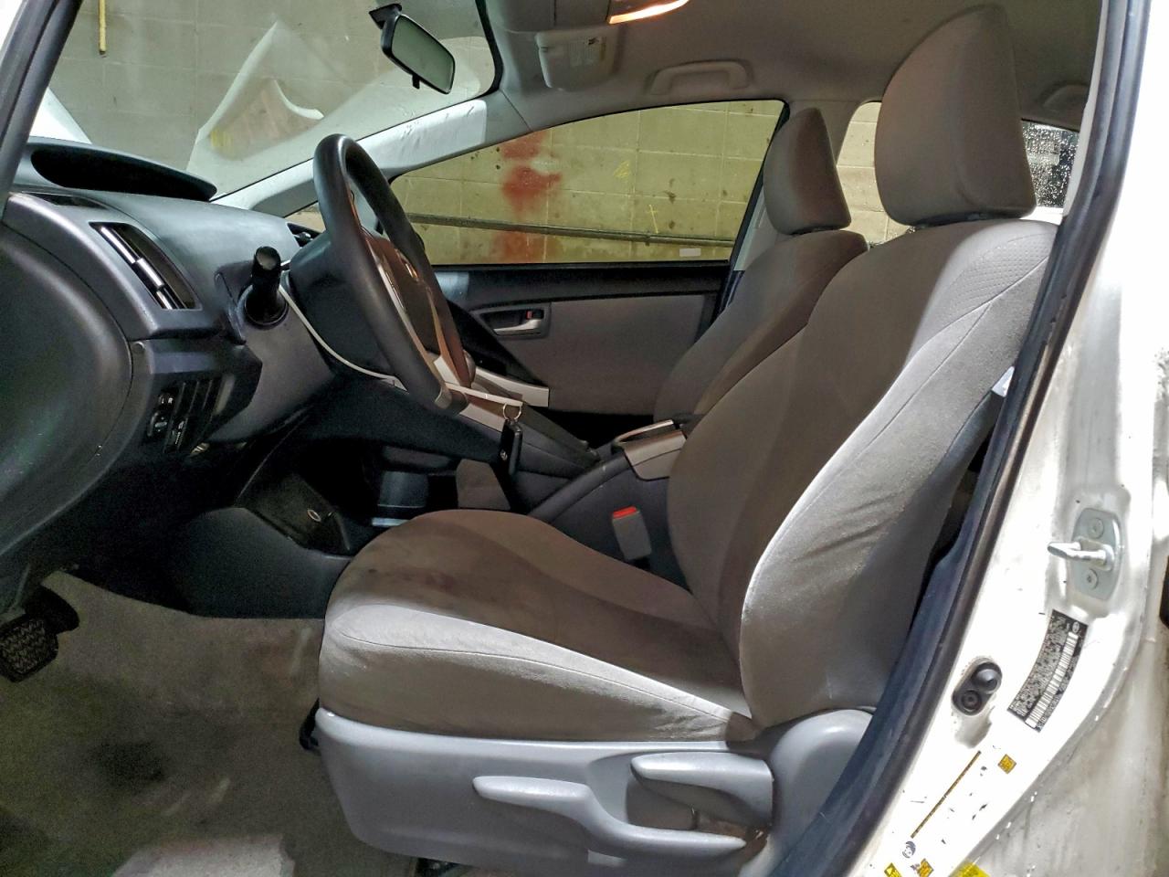 2015 TOYOTA PRIUS photo 7
