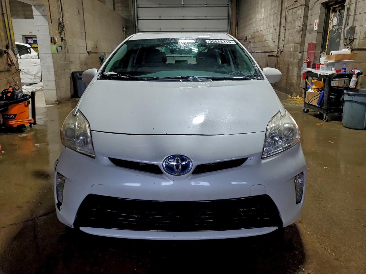 2015 TOYOTA PRIUS photo 5