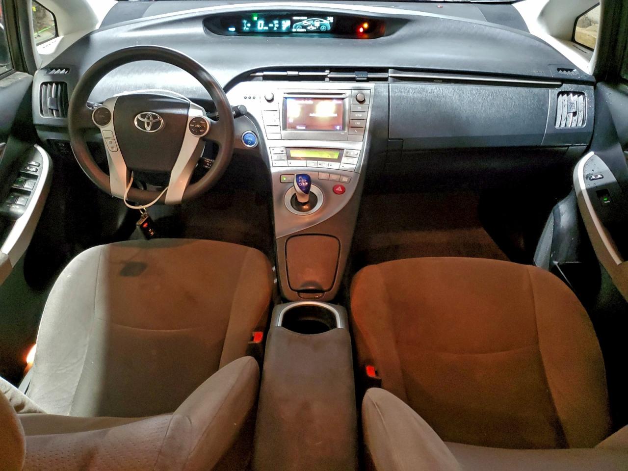 2015 TOYOTA PRIUS photo 8