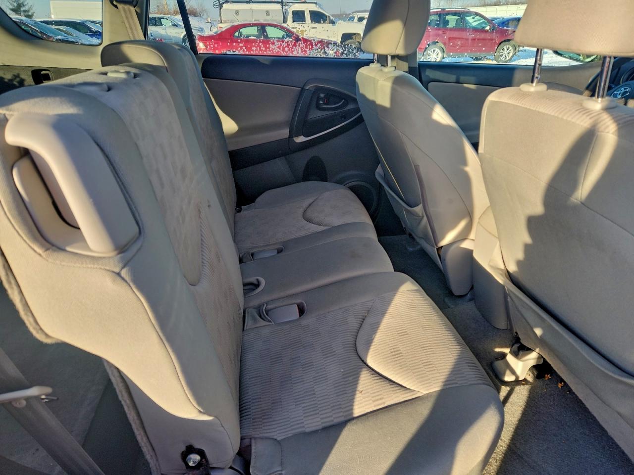 2011 TOYOTA RAV4 photo 11