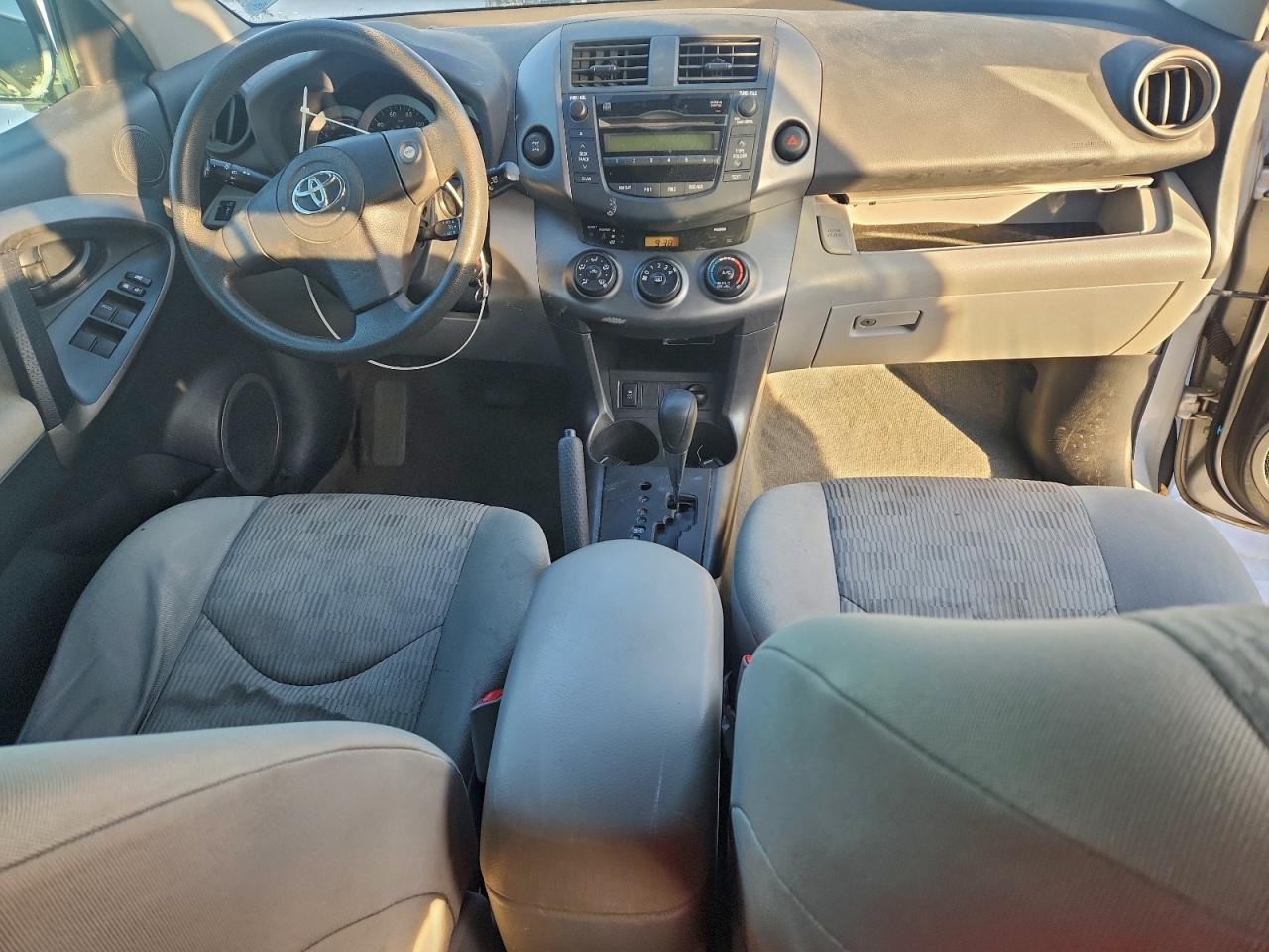 2011 TOYOTA RAV4 photo 8