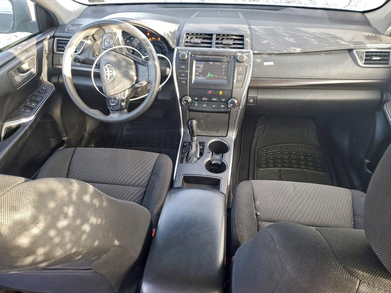 2015 TOYOTA CAMRY LE photo 15