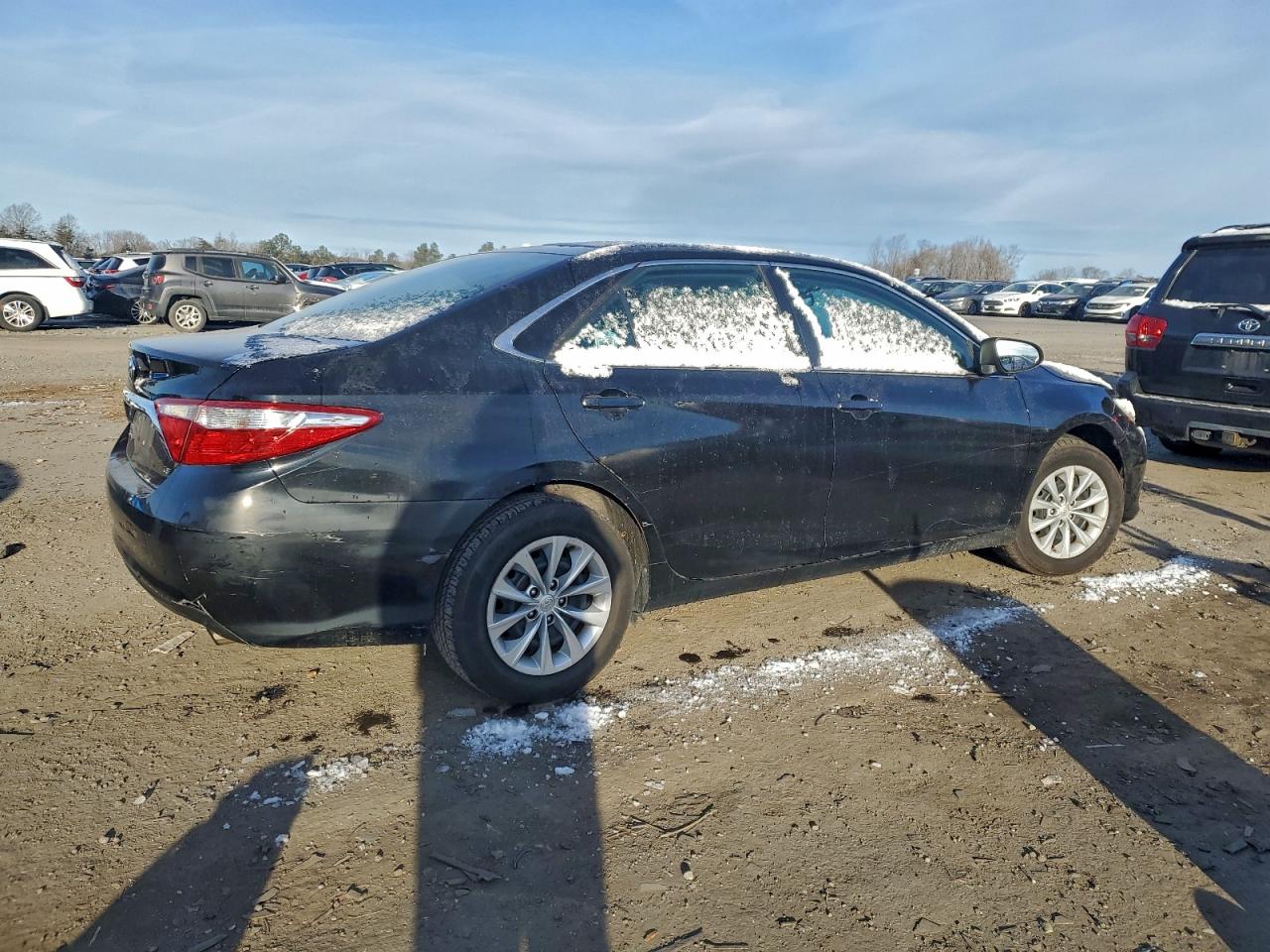 2015 TOYOTA CAMRY LE photo 5