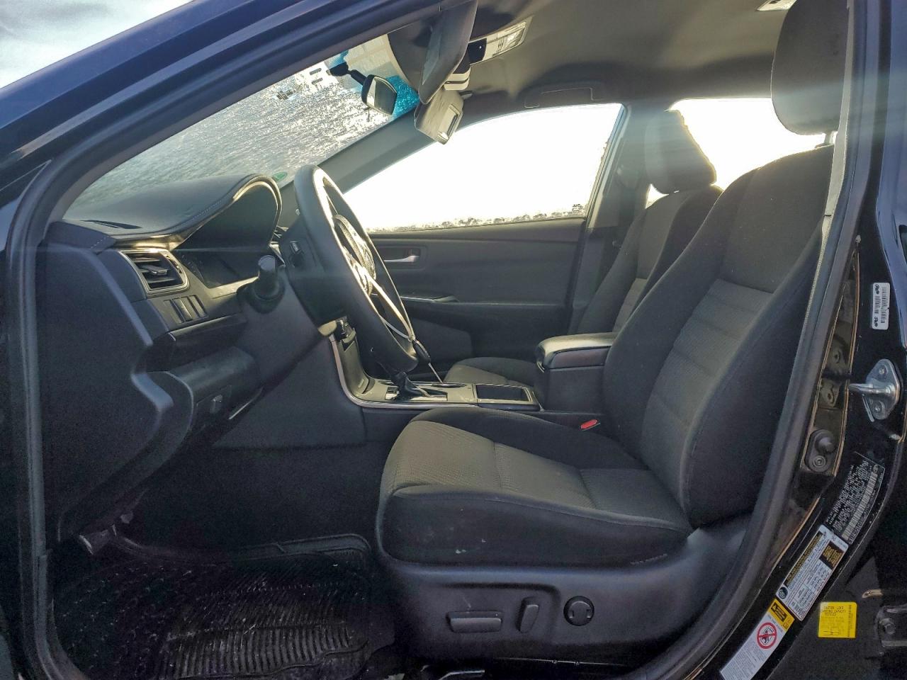 2015 TOYOTA CAMRY LE photo 13