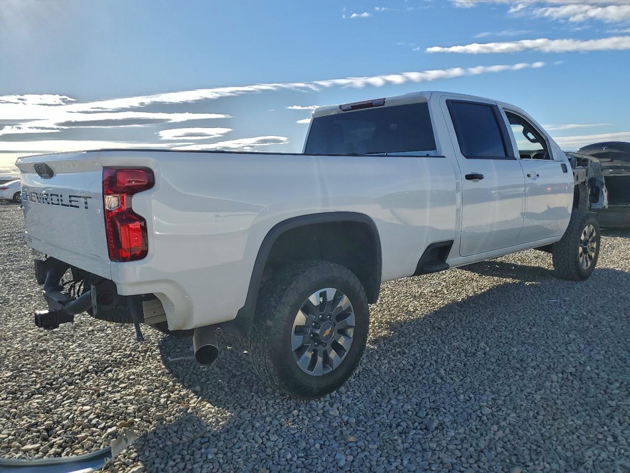 2024 CHEVROLET SILVERADO K2500 CUSTOM photo 3