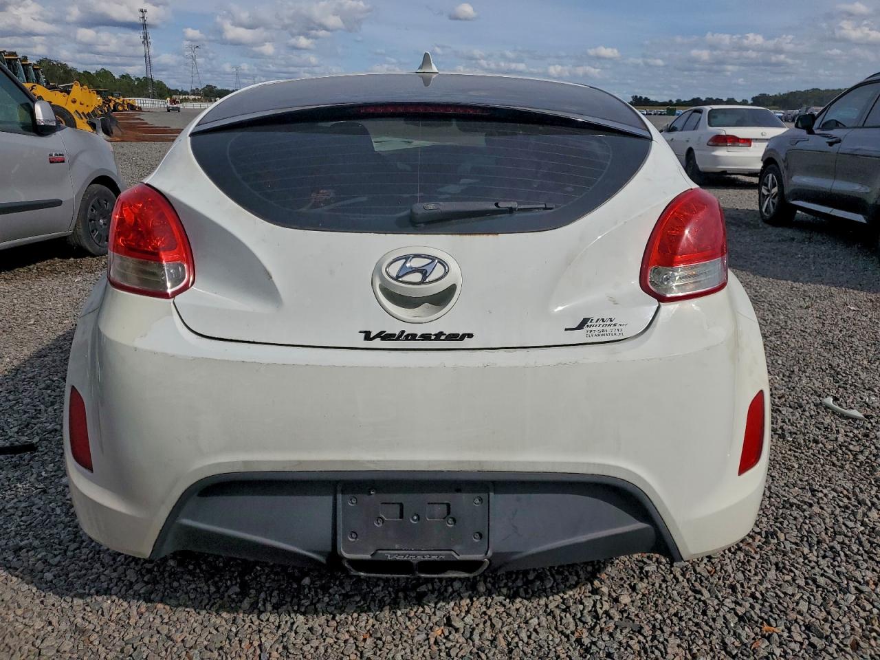 2013 HYUNDAI VELOSTER photo 16