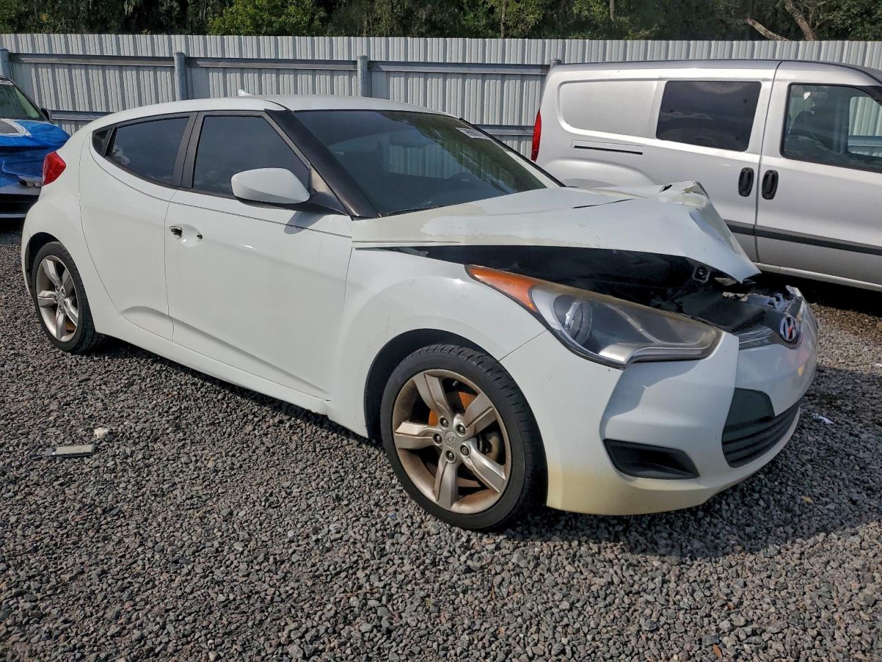 2013 HYUNDAI VELOSTER photo 10