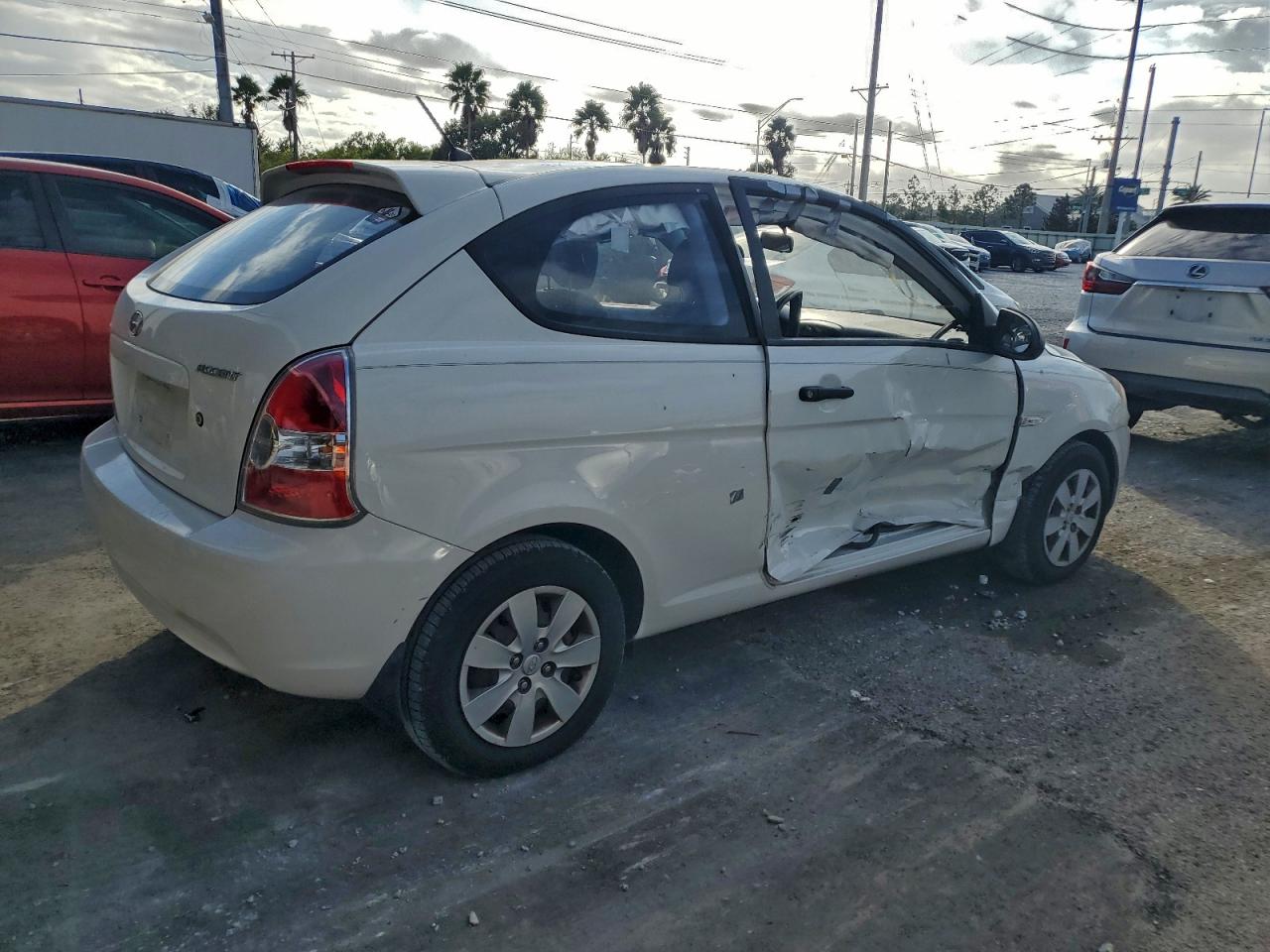 2008 HYUNDAI ACCENT GS photo 3