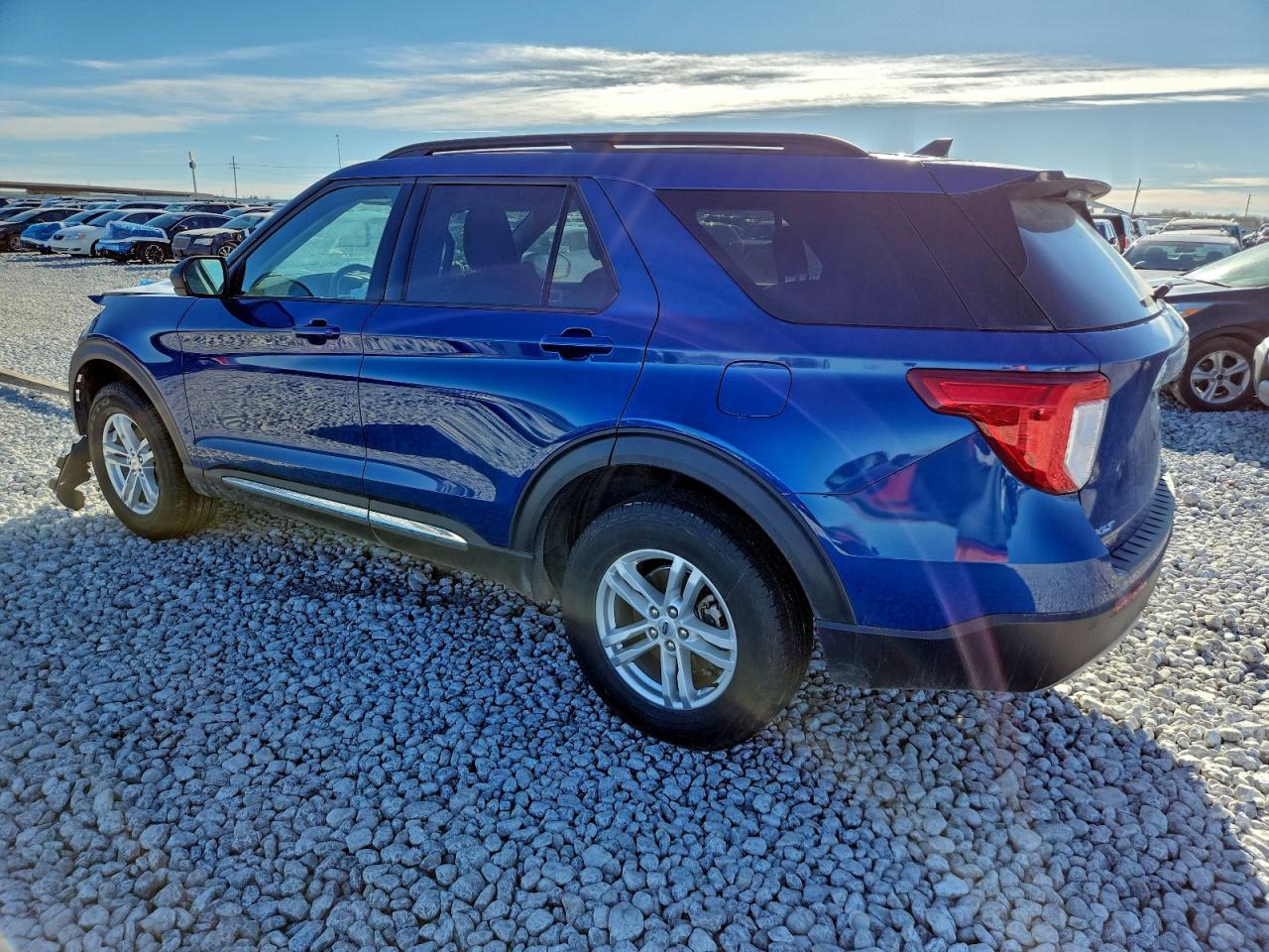 2023 FORD EXPLORER XLT photo 2
