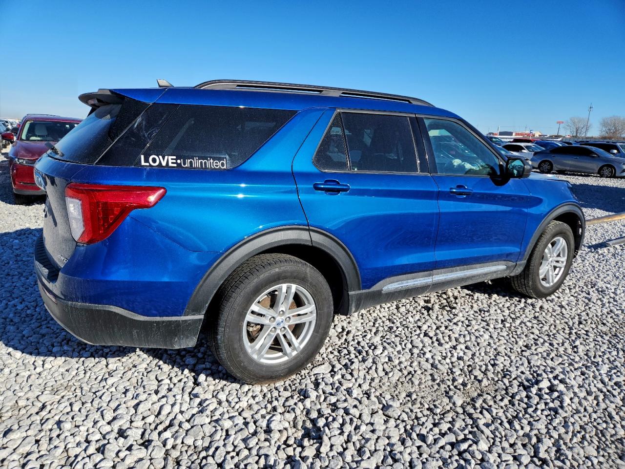 2023 FORD EXPLORER XLT photo 3