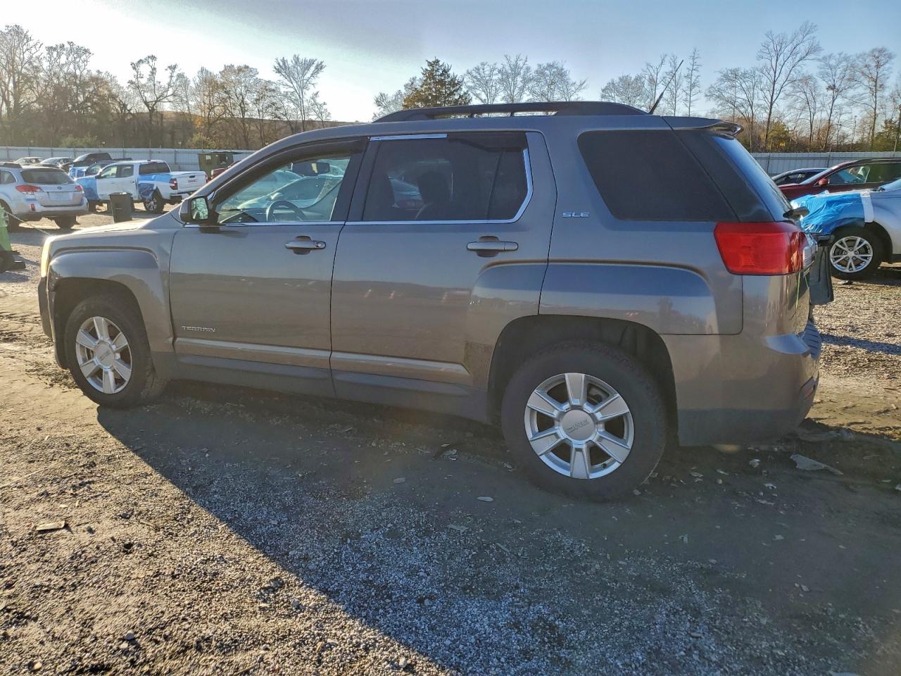 2012 GMC TERRAIN SLE photo 2