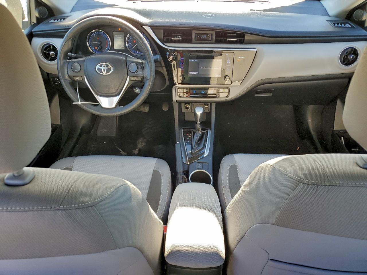 2017 TOYOTA COROLLA L photo 8