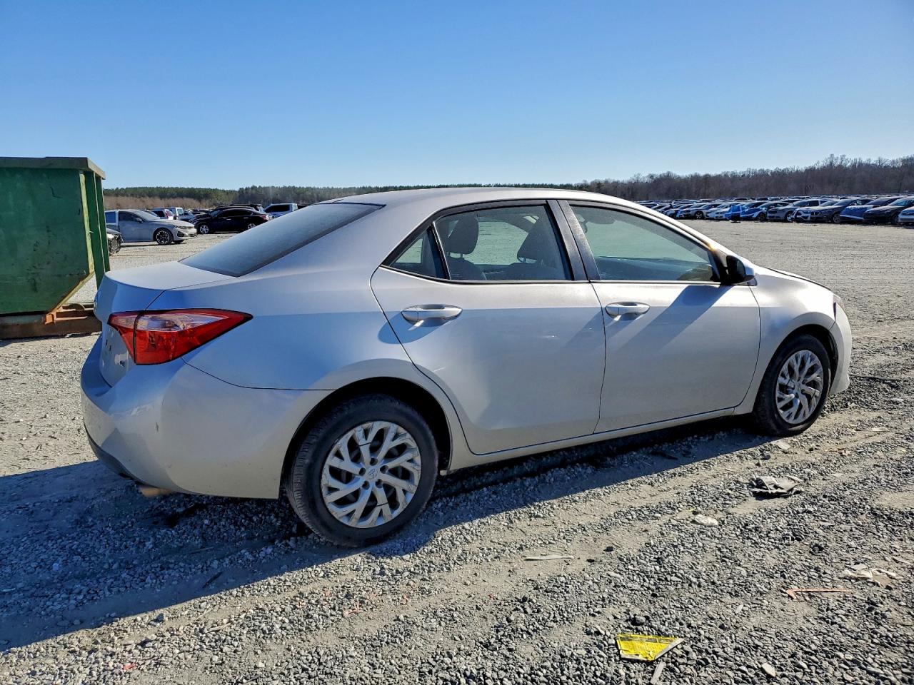2017 TOYOTA COROLLA L photo 3