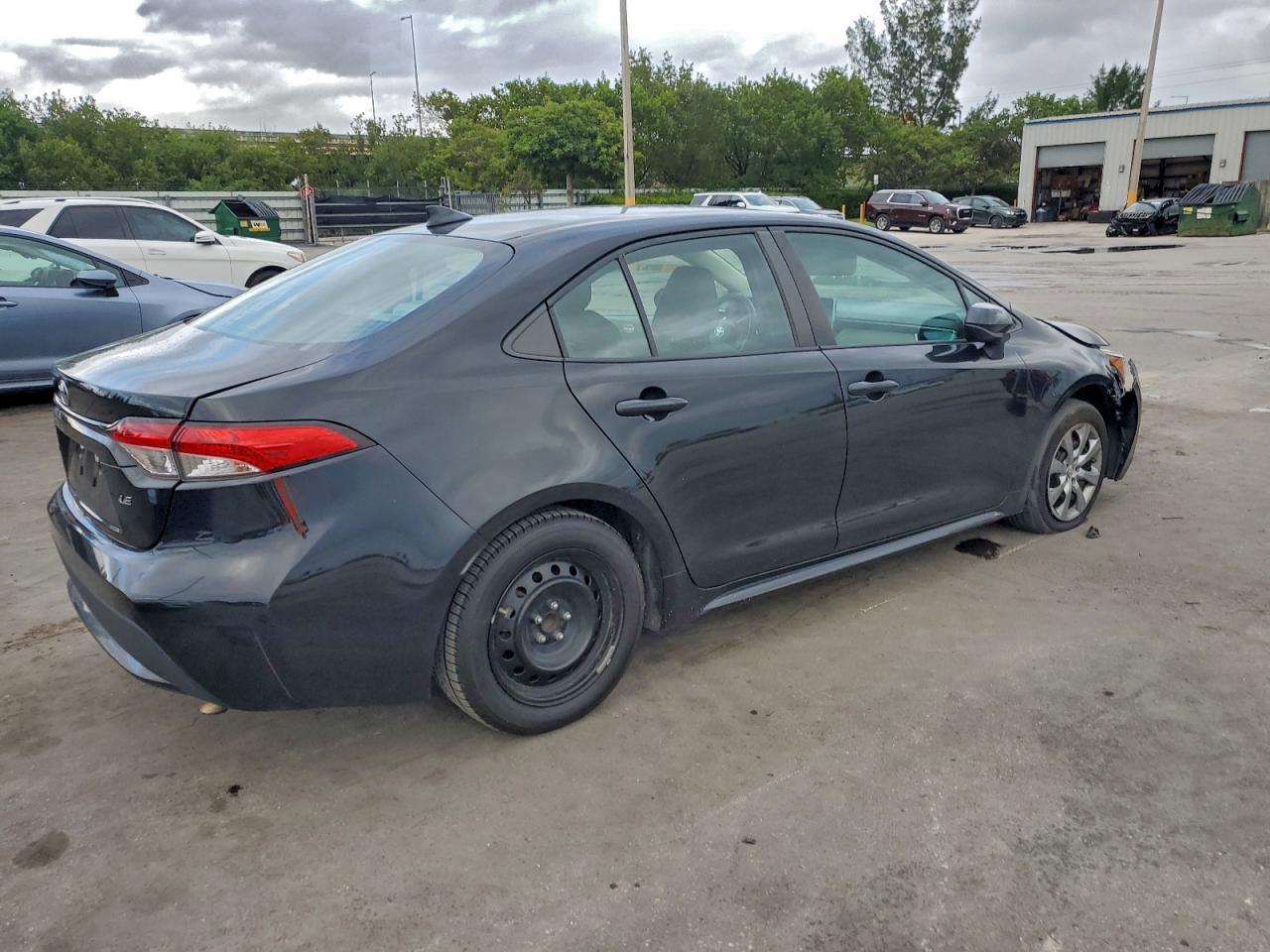 2021 TOYOTA COROLLA LE photo 3