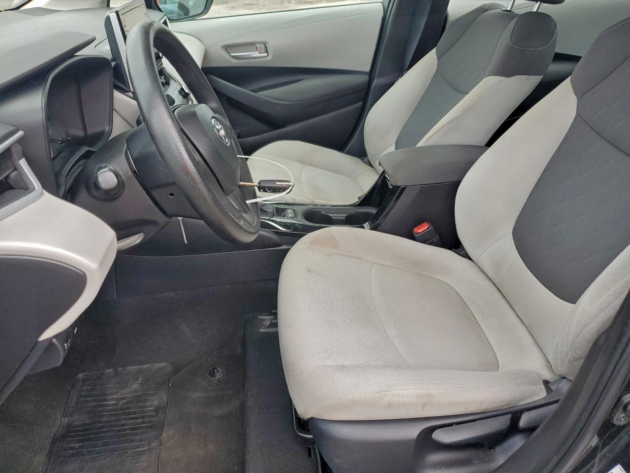 2021 TOYOTA COROLLA LE photo 7