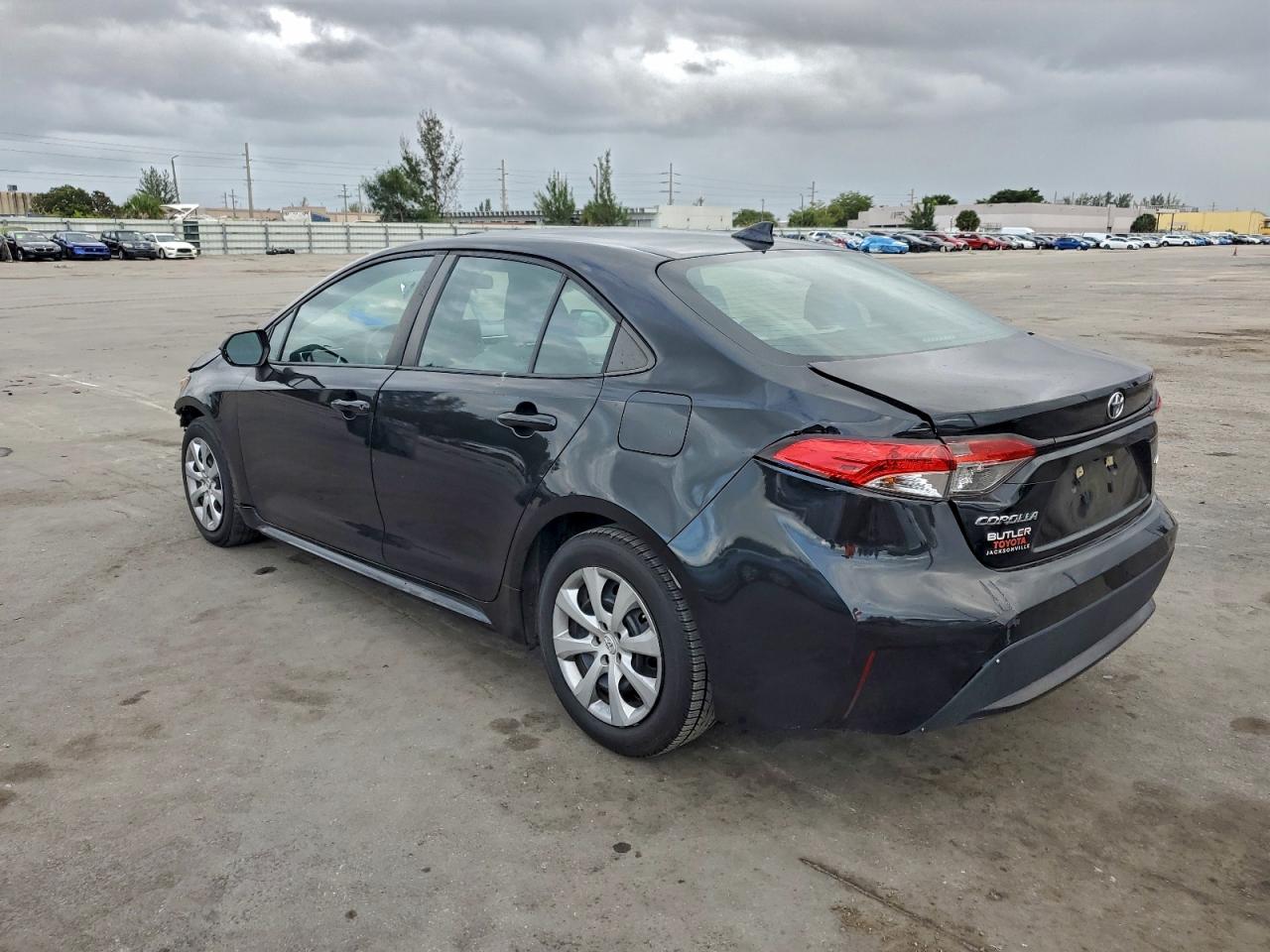 2021 TOYOTA COROLLA LE photo 2