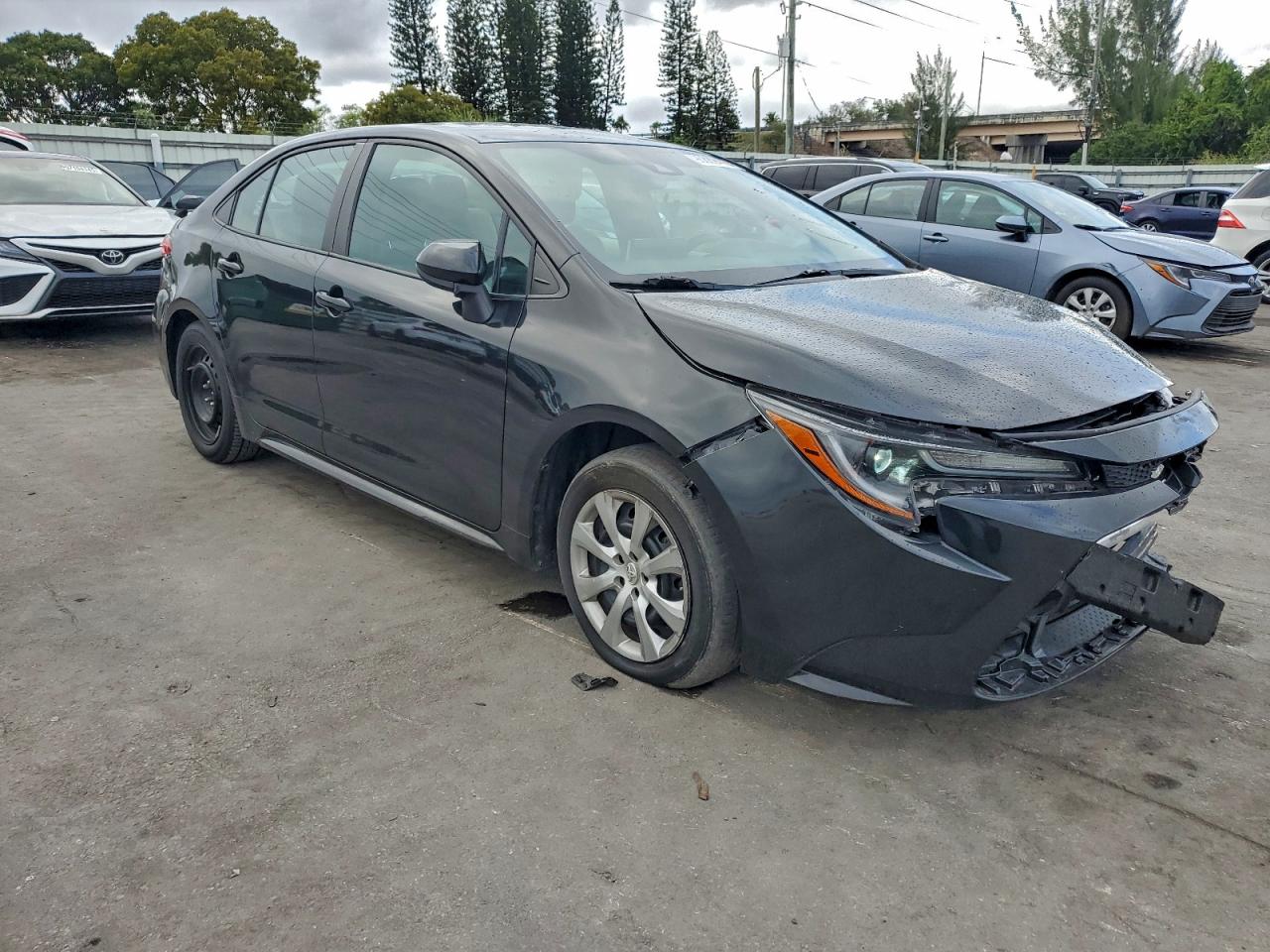 2021 TOYOTA COROLLA LE photo 4