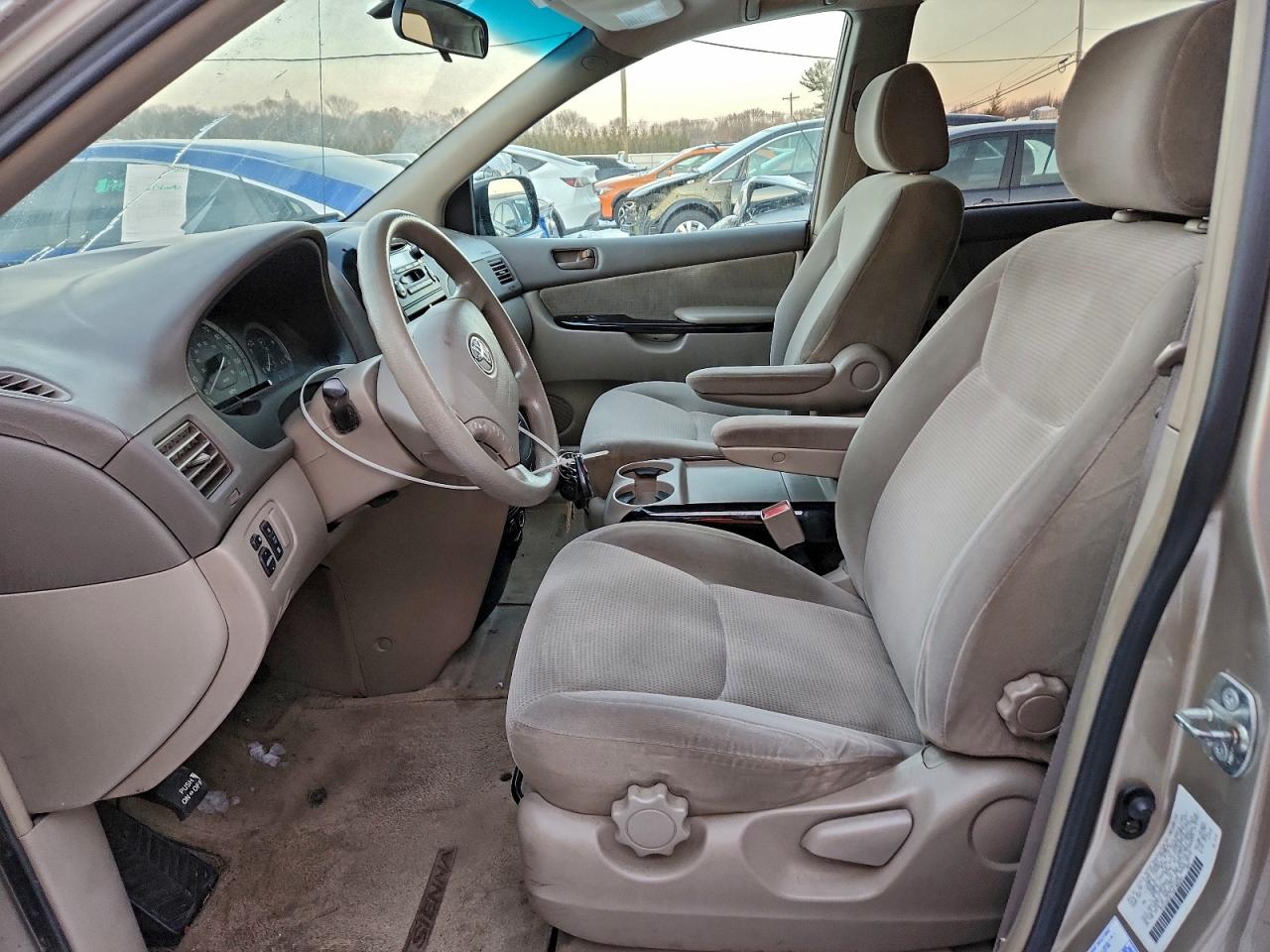 2004 TOYOTA SIENNA CE photo 7