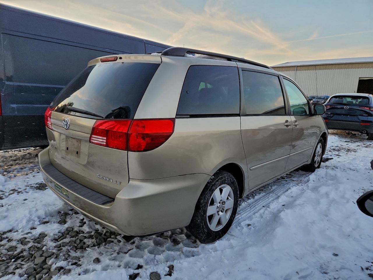 2004 TOYOTA SIENNA CE photo 3