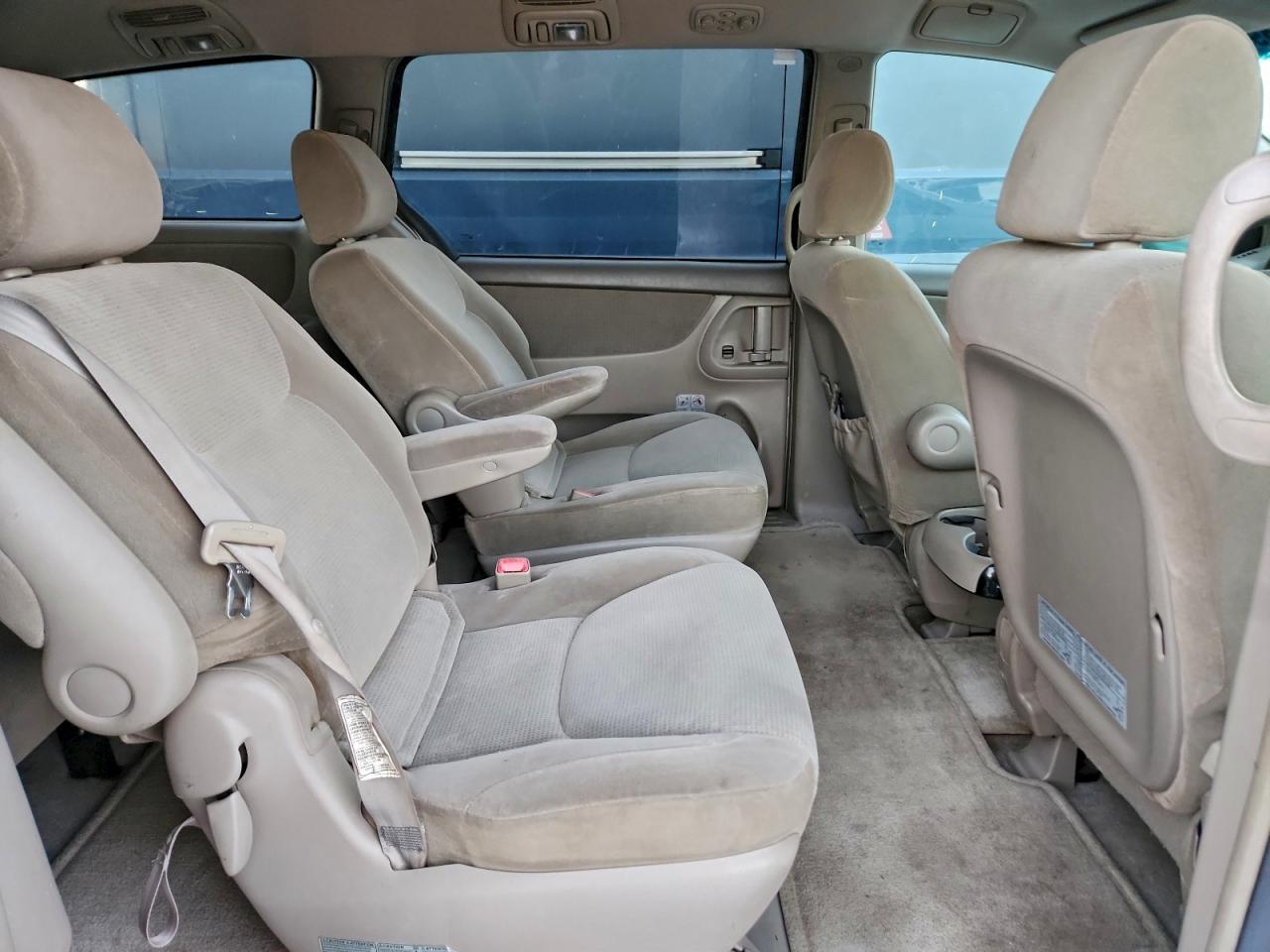 2004 TOYOTA SIENNA CE photo 11