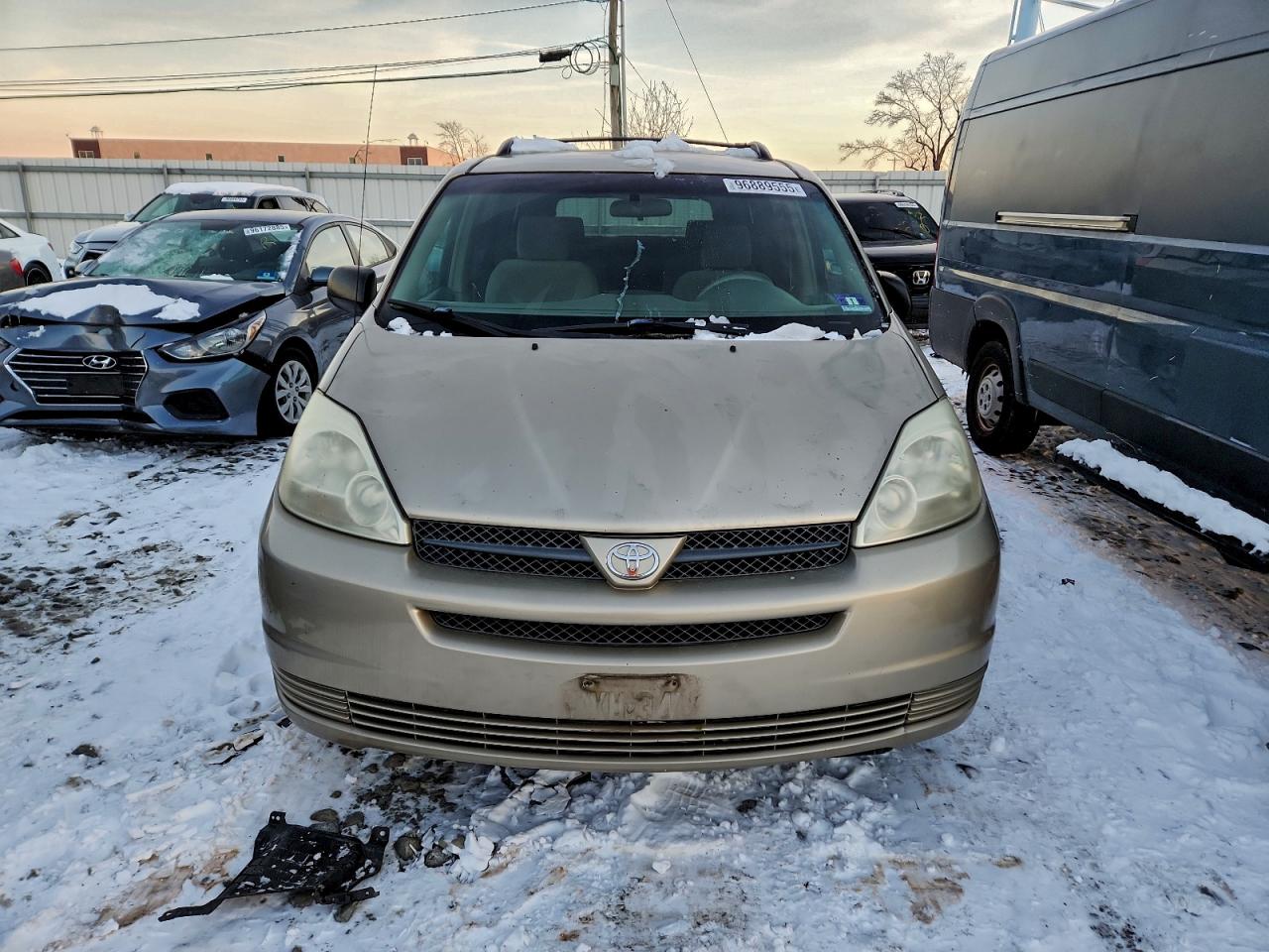 2004 TOYOTA SIENNA CE photo 5
