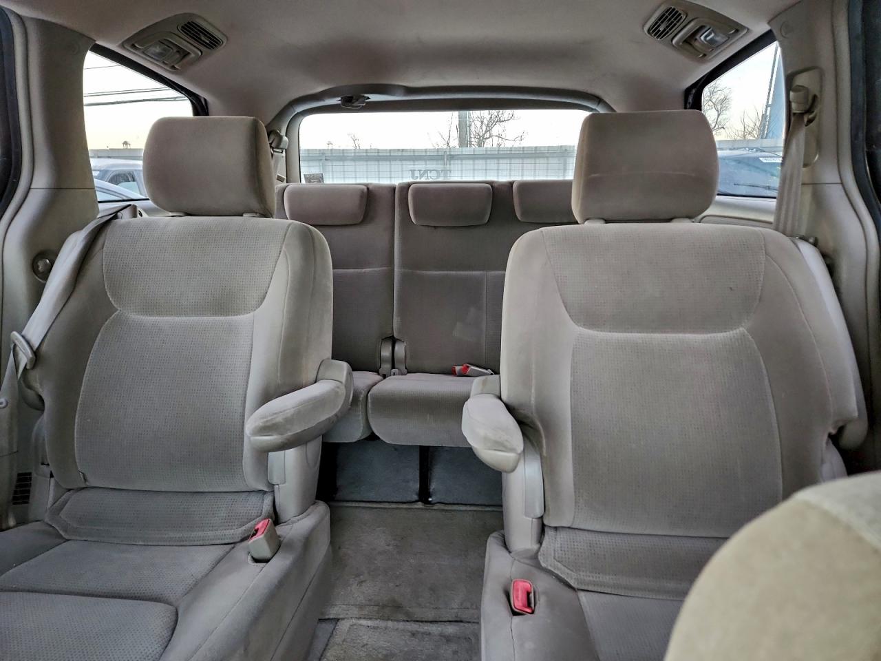 2004 TOYOTA SIENNA CE photo 10