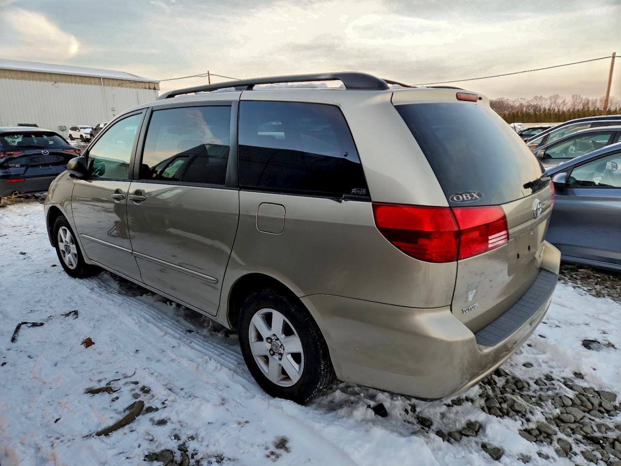 2004 TOYOTA SIENNA CE photo 2