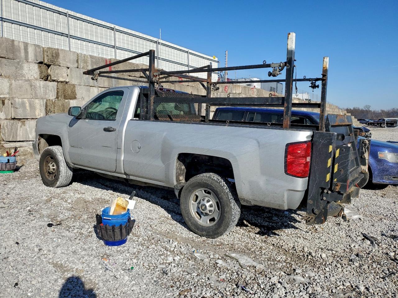 2017 CHEVROLET SILVERADO C2500 HEAVY DUTY photo 2