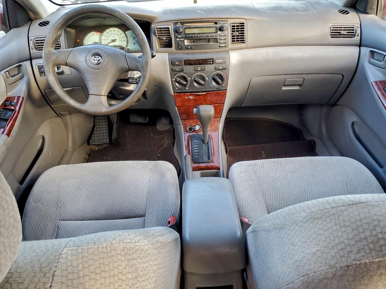 2004 TOYOTA COROLLA photo 8