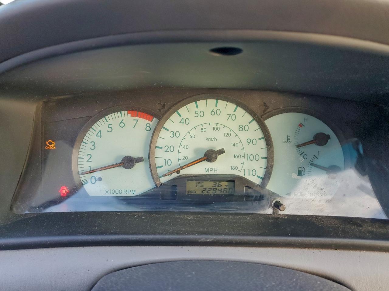 2004 TOYOTA COROLLA photo 9