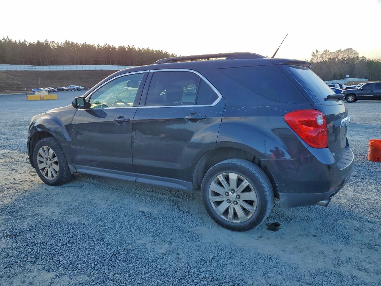 2010 CHEVROLET EQUINOX LT photo 2