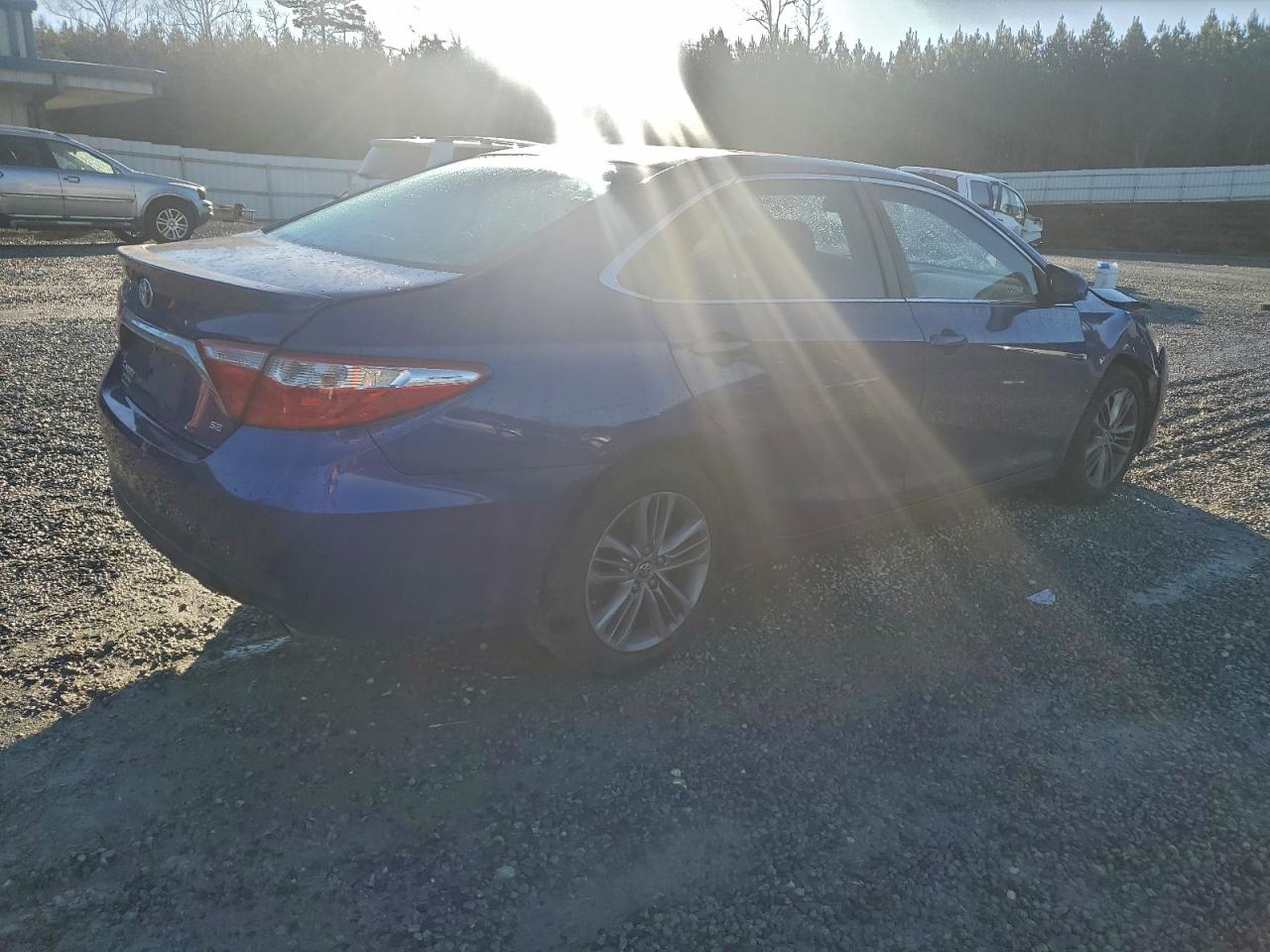 2015 TOYOTA CAMRY LE photo 3
