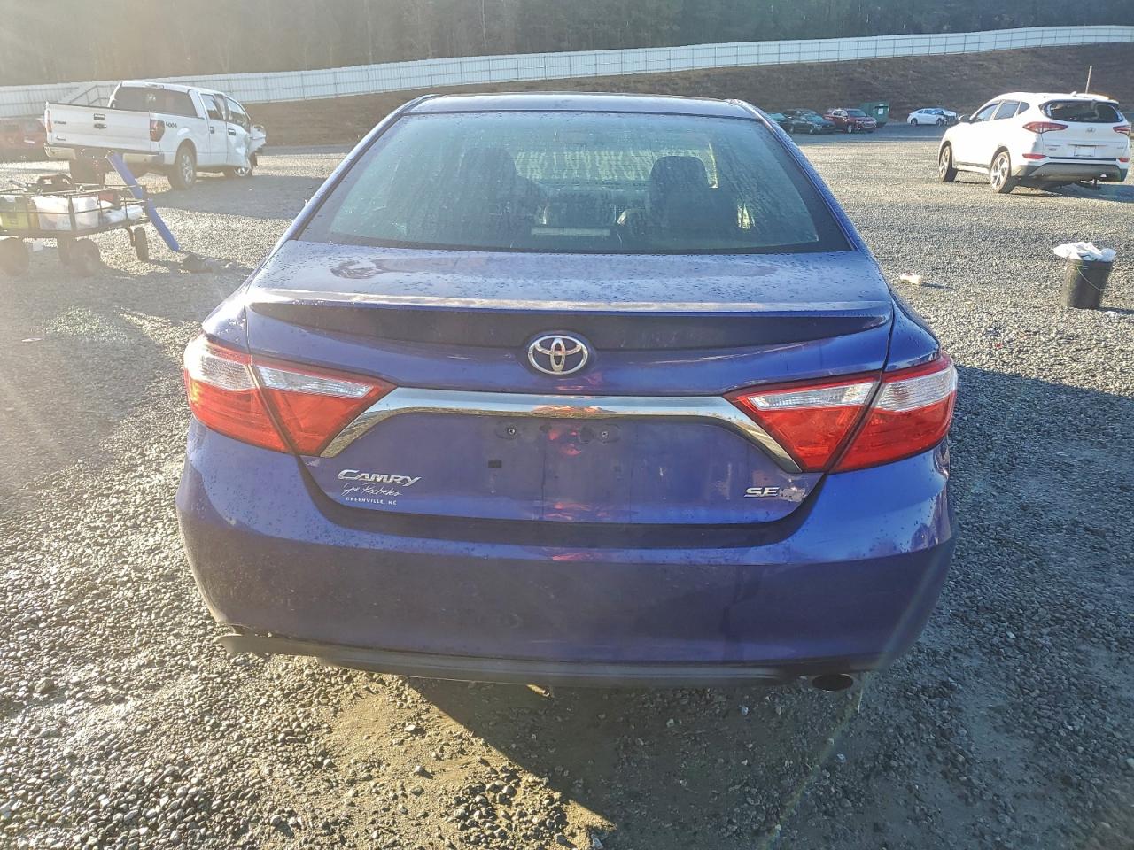 2015 TOYOTA CAMRY LE photo 6