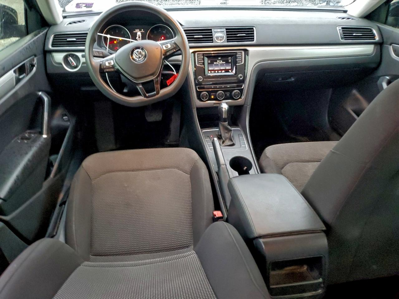 2017 VOLKSWAGEN PASSAT S photo 15