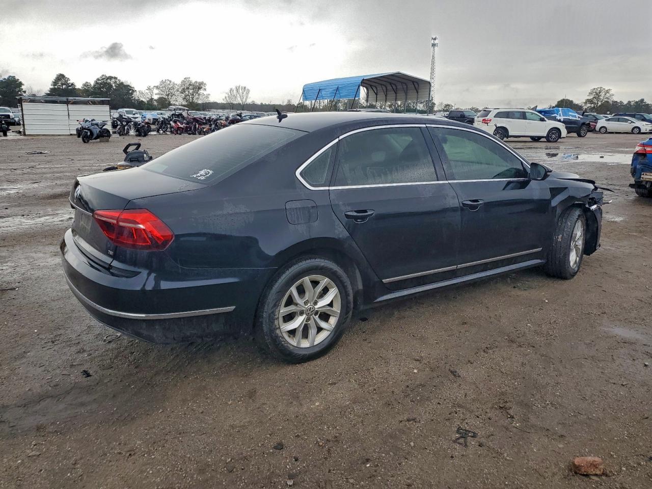 2017 VOLKSWAGEN PASSAT S photo 5