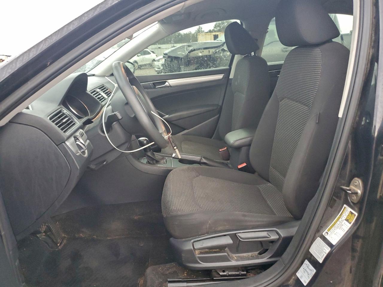 2017 VOLKSWAGEN PASSAT S photo 13