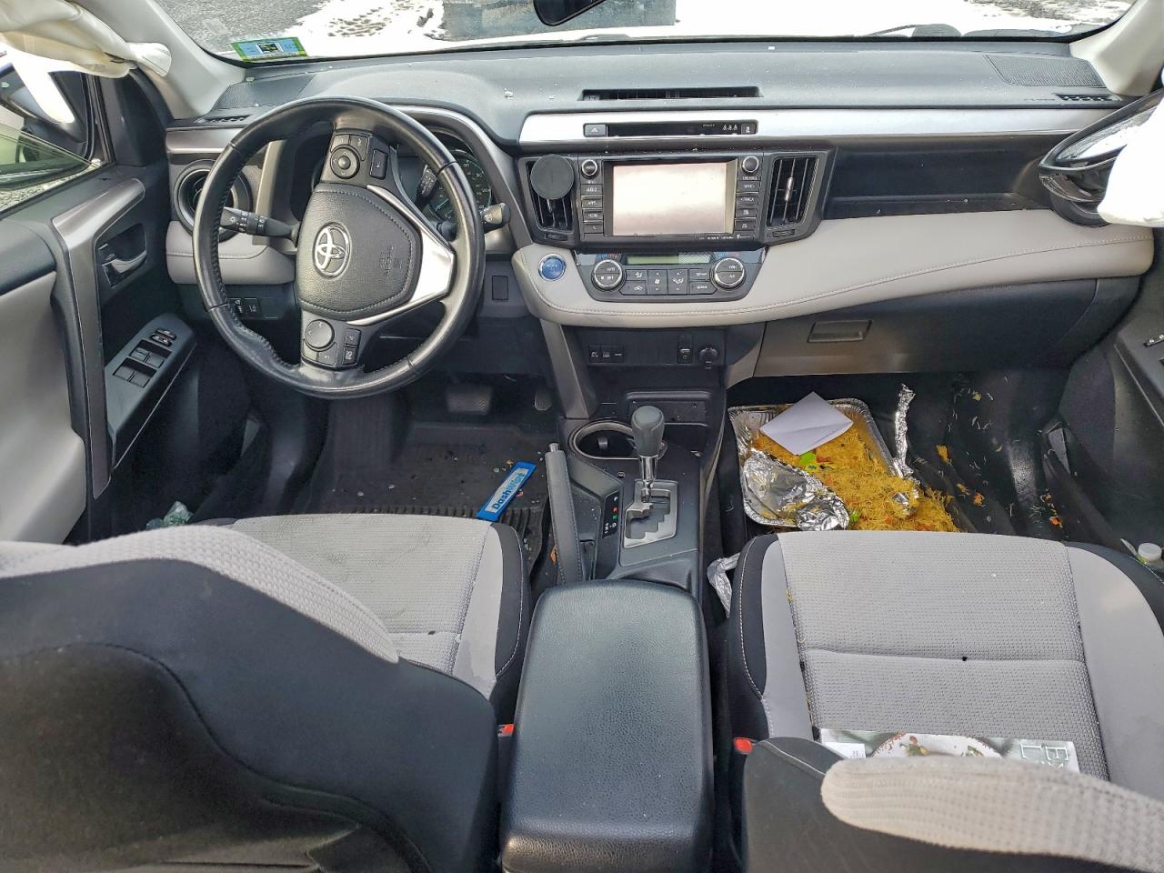 2018 TOYOTA RAV4 HV LE photo 22